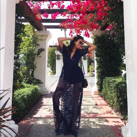 A Little About Me 🌺 - Picture 2 of 4